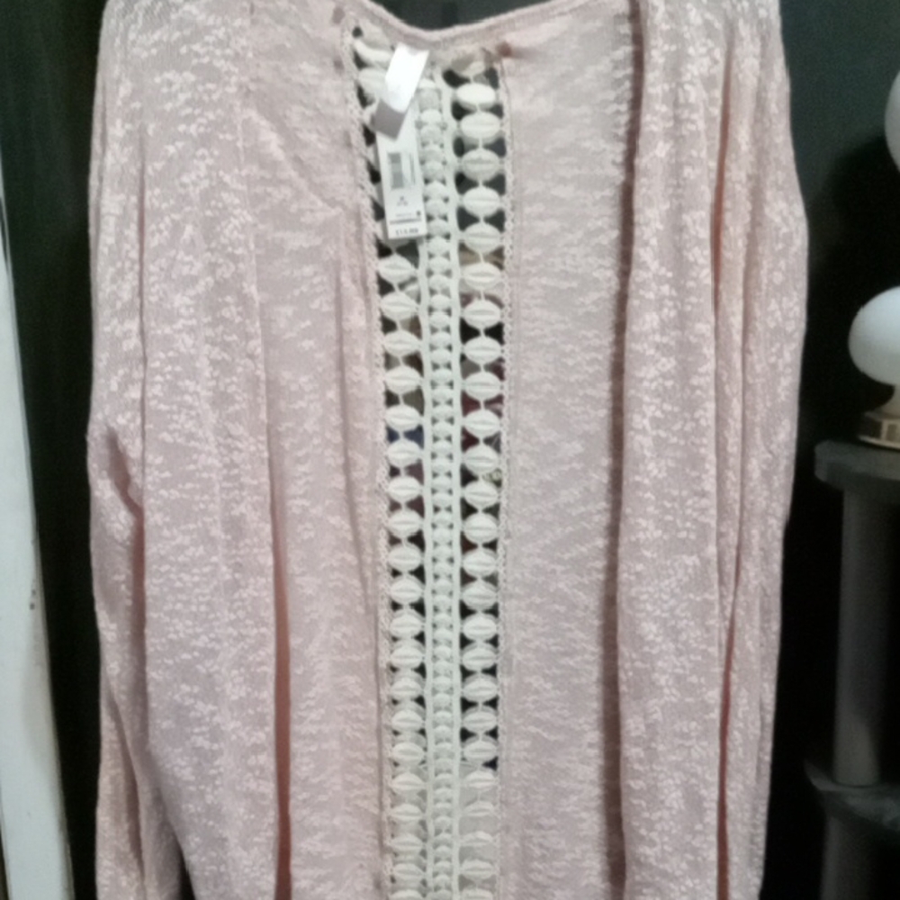No BOUNDRIES Elegant Pink Lace-Back Women's Top. CARDIGAN